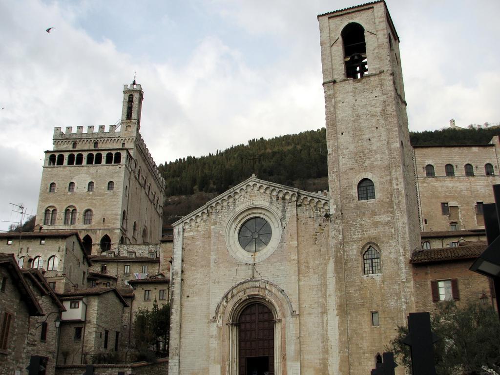 Appartement La Signora Dei Fiori à Gubbio Extérieur photo