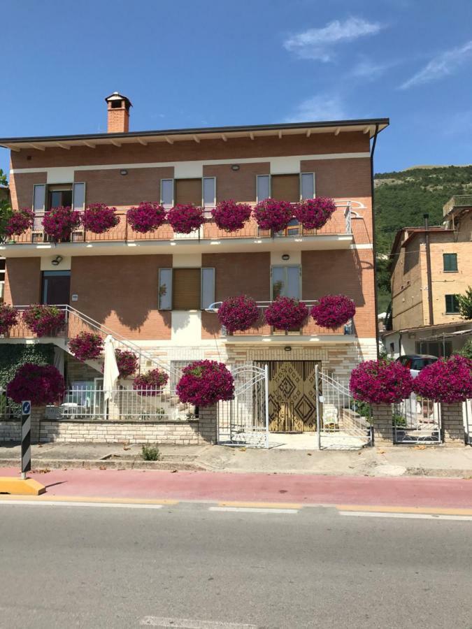 Appartement La Signora Dei Fiori à Gubbio Extérieur photo